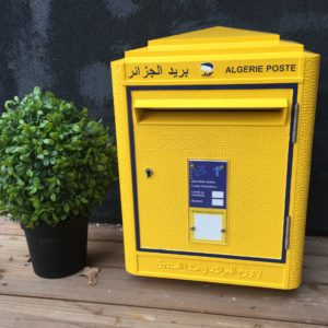 Boîte aux lettres ou boîte à clés jaune Post par Antic Line, idéal pour  un style rétro et vintage